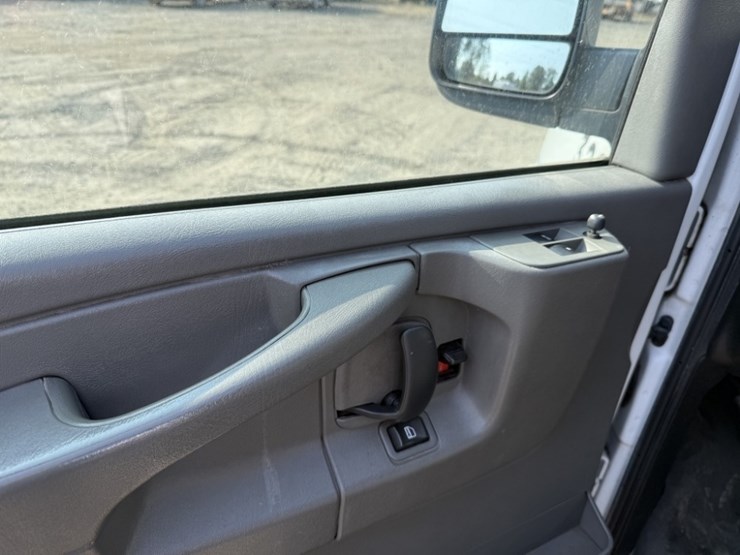 2014-chevrolet-express-2500-image-21