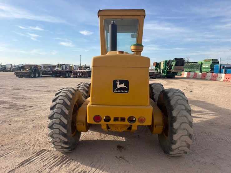 deere-570a-image-6