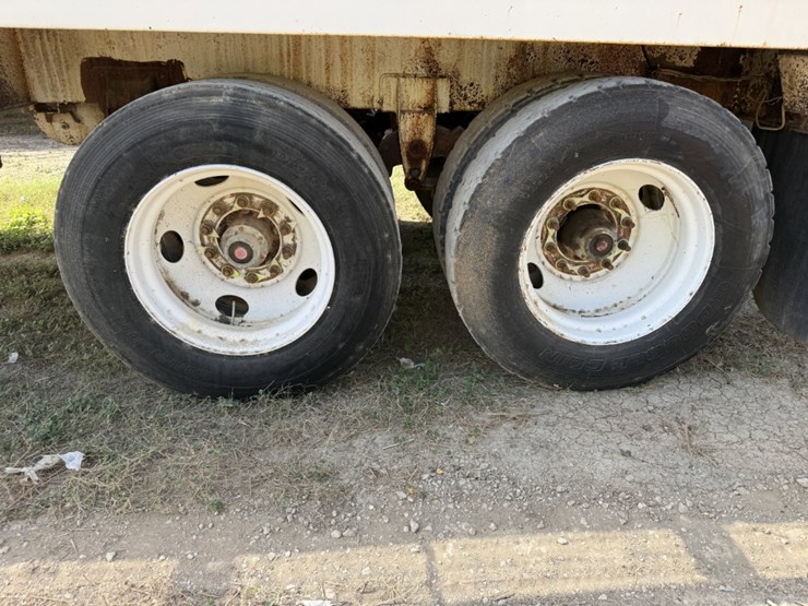 2011-jack-county-130bbl-vac-trailer-image-9