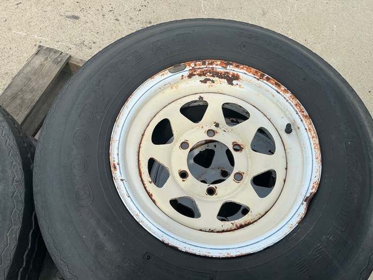 #5557-•-(4)-goodyear-workhorse-7.00-15lt-tires-on-white-steel-rims-image-5