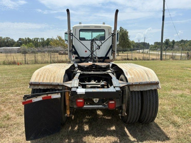 2016-mack-chu613-daycab-truck-image-6