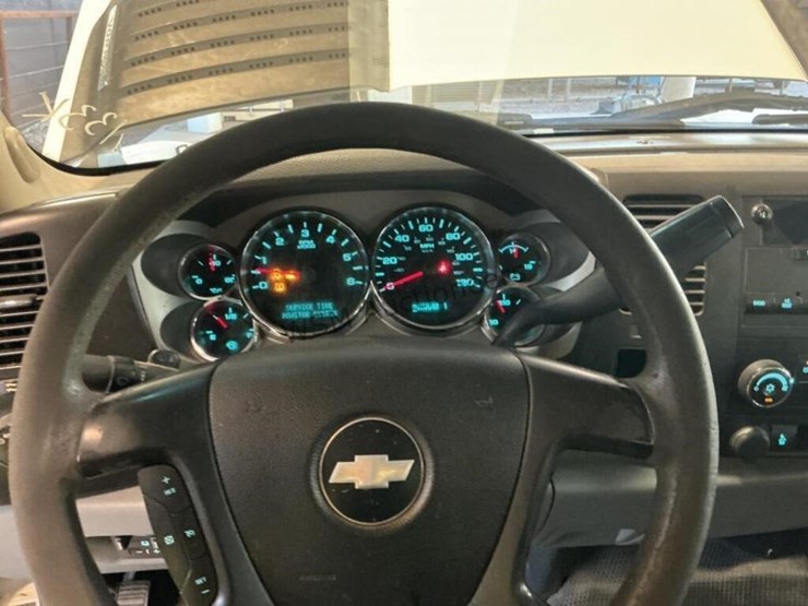 2014-chevrolet-silverado-2500hd-image-17