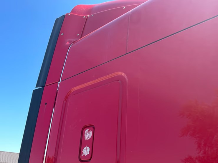 #118-•-2014-freightliner-semi-tractor-(has-wi-title)-(denmark,-wi)-image-42