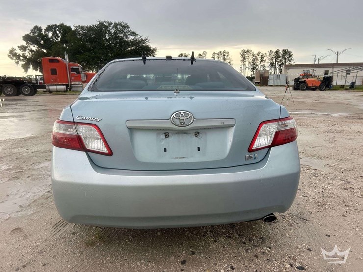2009-toyota-camry-hybrid-sedan-image-24