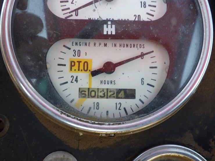 international-i-656-tractor-image-27