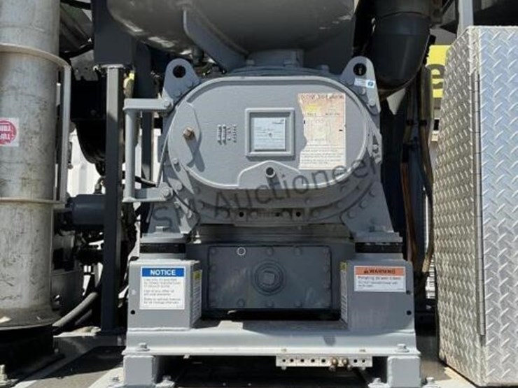 2019-freightliner-114sd-image-12