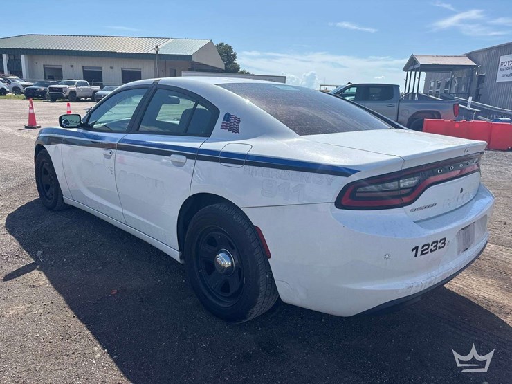 2016-dodge-charger-sedan-image-4