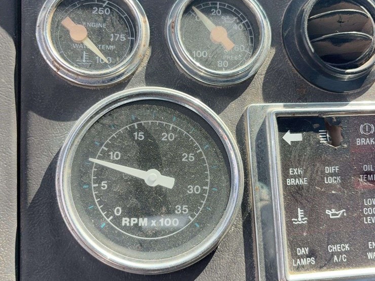 1989-cummins-855-image-19