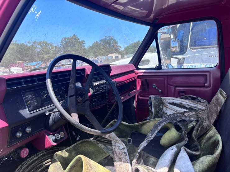 ford-f700-image-11