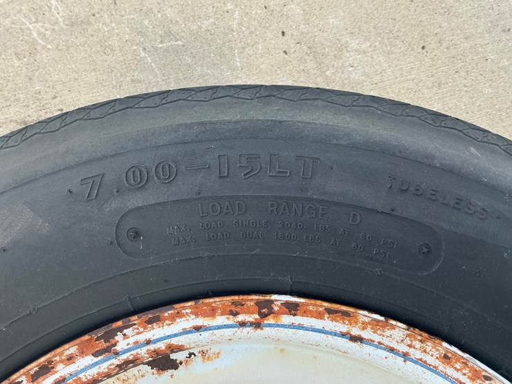 #5557-•-(4)-goodyear-workhorse-7.00-15lt-tires-on-white-steel-rims-image-7