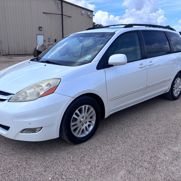 2008 TOYOTA SIENNA