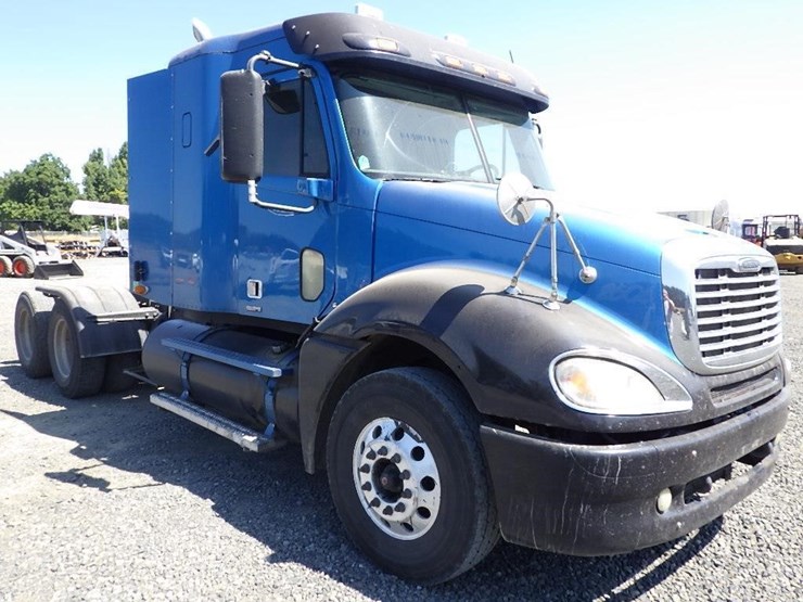 2006-freightliner-columbia-120-image-7