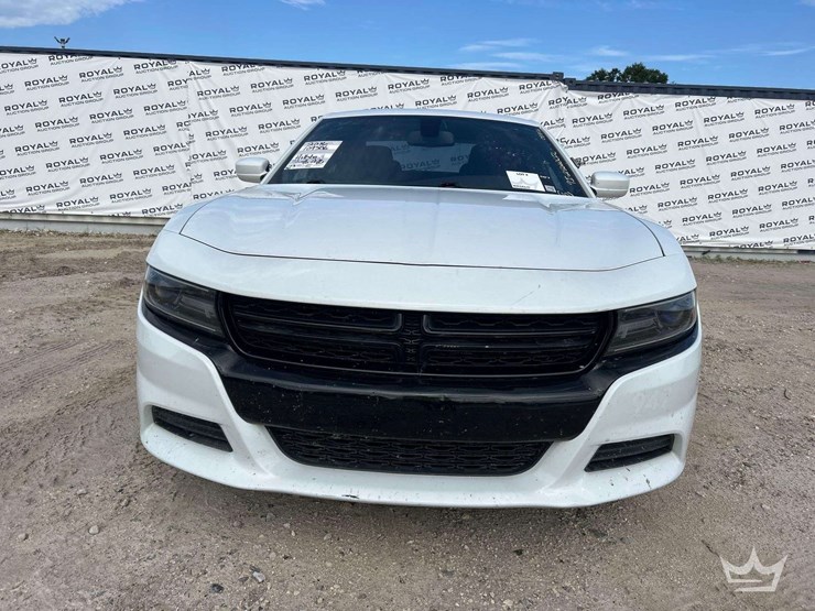 2017-dodge-charger-sedan-image-25