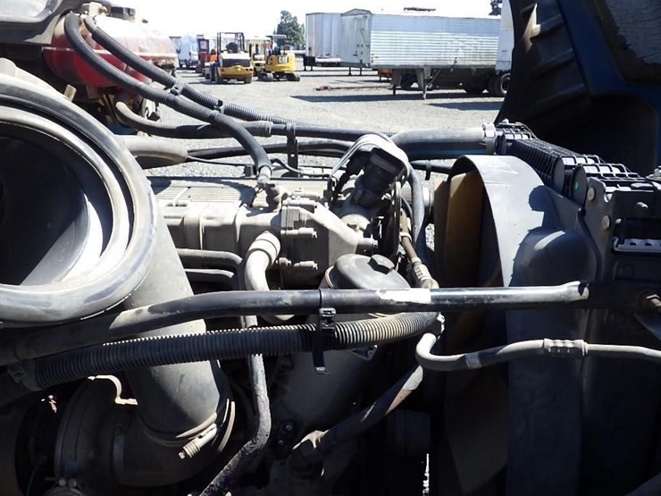 2006-freightliner-columbia-120-image-12