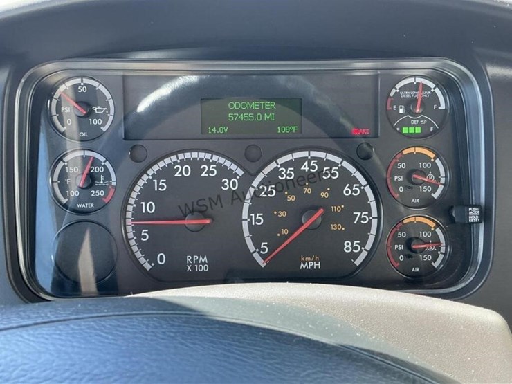 2019-freightliner-m2-106-image-22