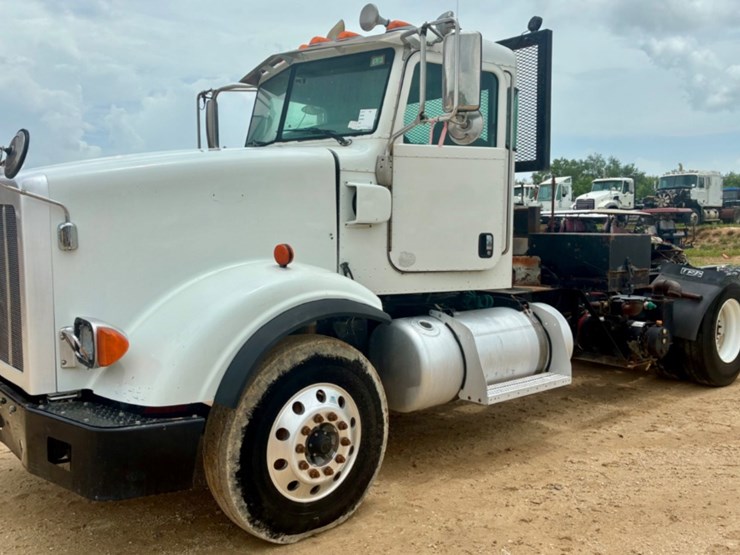 2016-peterbilt-367-image-1