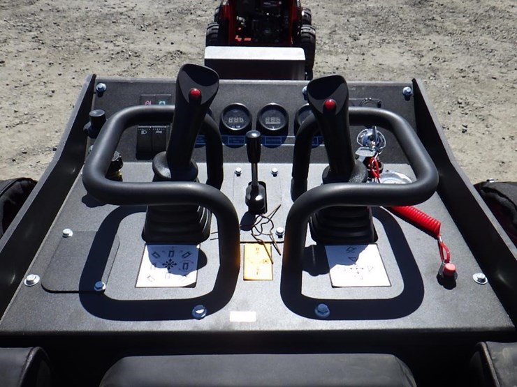 2026-future-1050k-skid-steer-tracked-loader-image-8