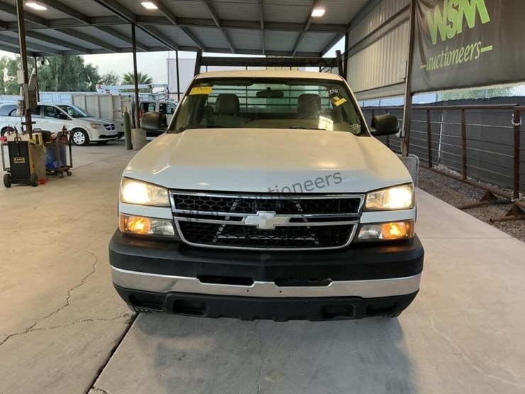 2006-chevrolet-silverado-2500hd-image-3