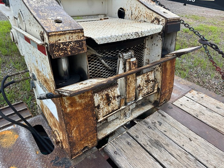 #4525-•-2010-eager-beaver-50-gsl-tri-axle-lowboy-image-18
