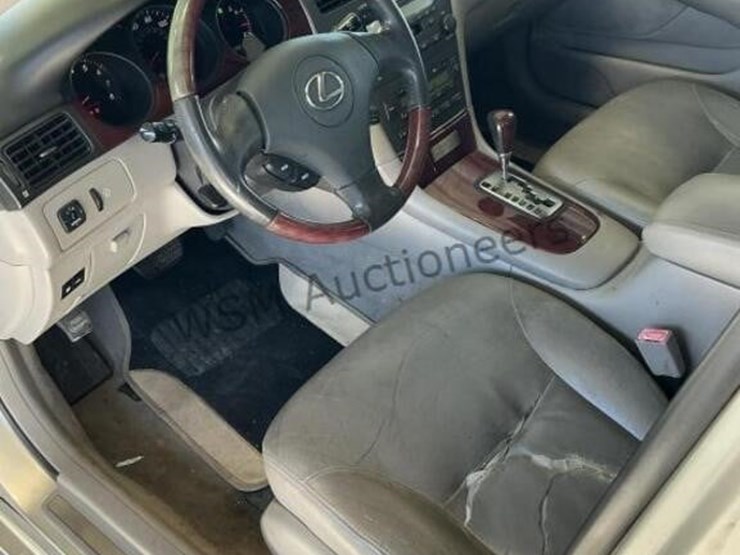 2003-lexus-es-300-sdn-image-22