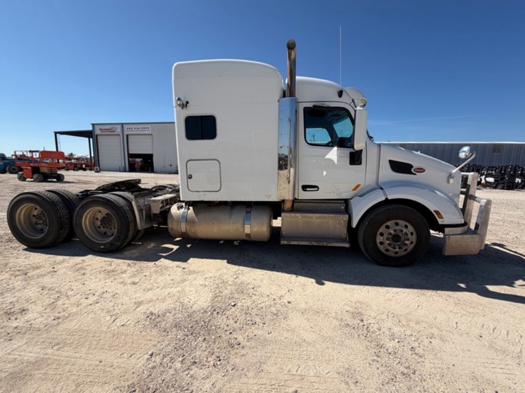 2017-peterbilt-579-image-4