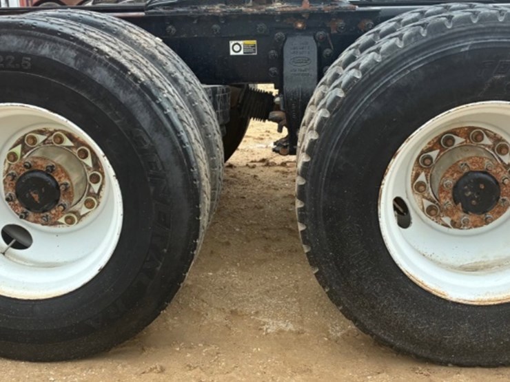 2016-peterbilt-367-image-12