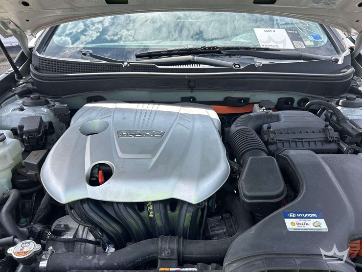 2015-hyundai-sonata-hybrid-sedan-image-7