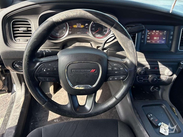 2015-dodge-charger-sedan-image-17