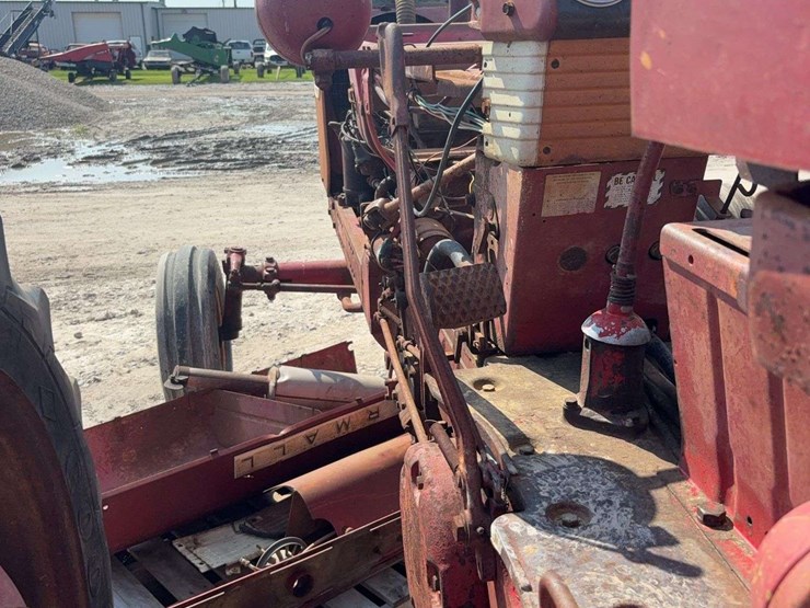 case-ih-560-image-13