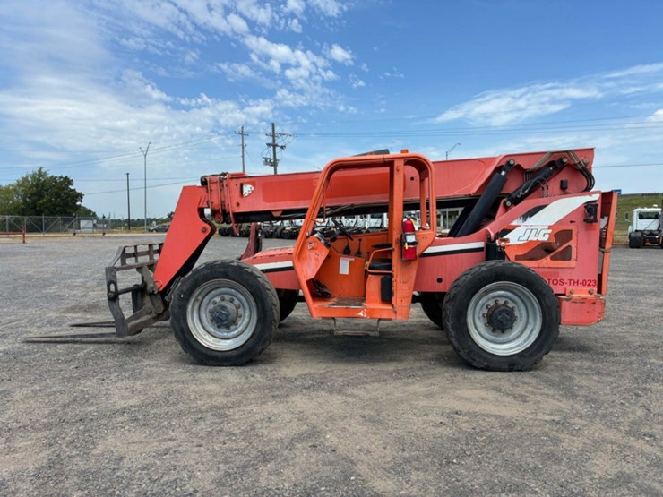 2015-jlg-8042-image-4