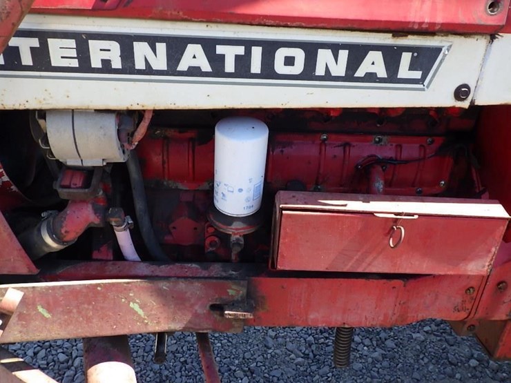 international-i-656-tractor-image-13