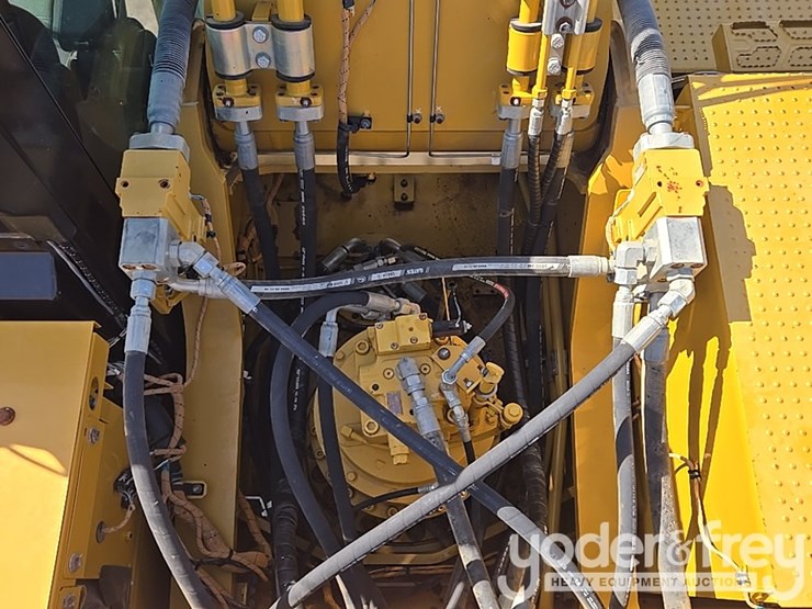 2019-caterpillar-336-image-48