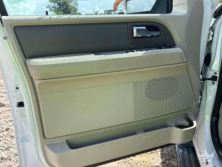 2012-ford-expedition-image-11