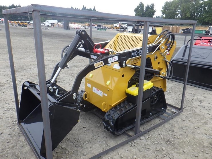 2026-agt-mx-crt23-skid-steer-tracked-loader-image-1