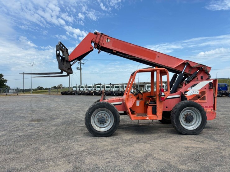 2015-jlg-8042-image-9