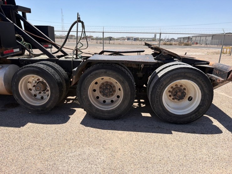 2002-kenworth-w900b-image-8