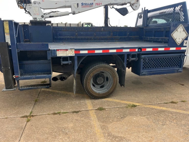 2011-ford-f550-image-18