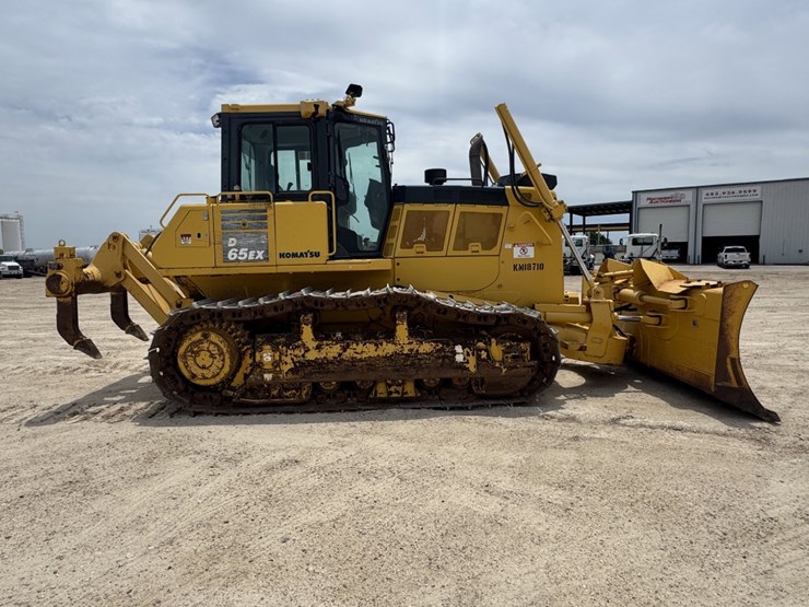 komatsu-d65ex-18-image-4