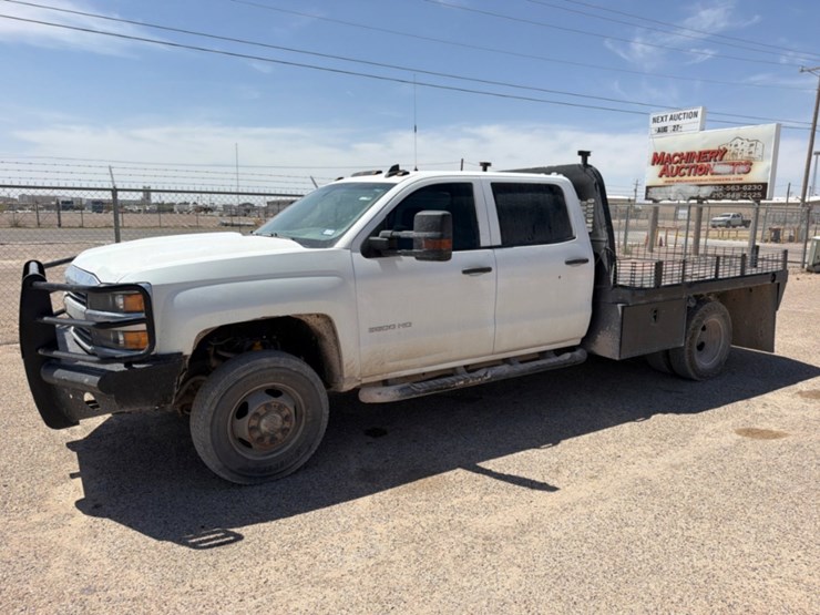 2018-chevrolet-silverado-3500hd-image-1
