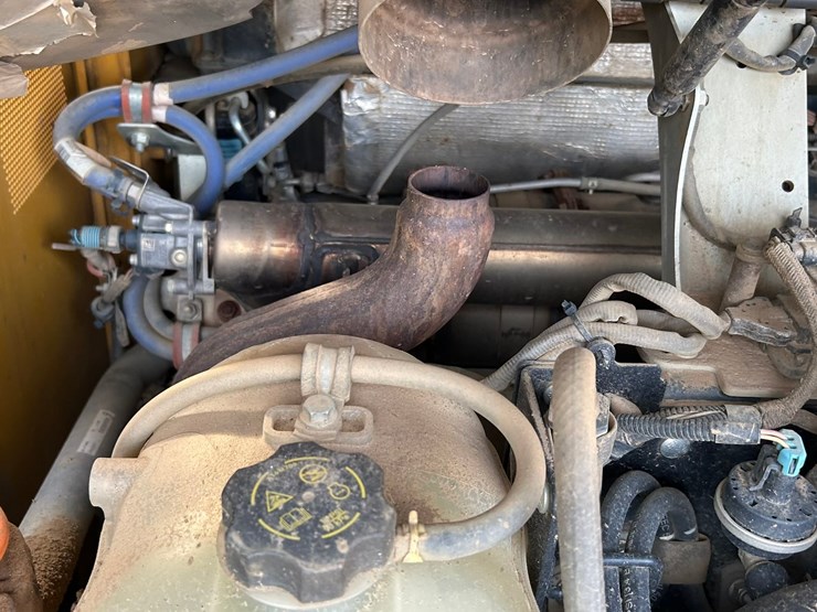 2011-deere-333g-image-31