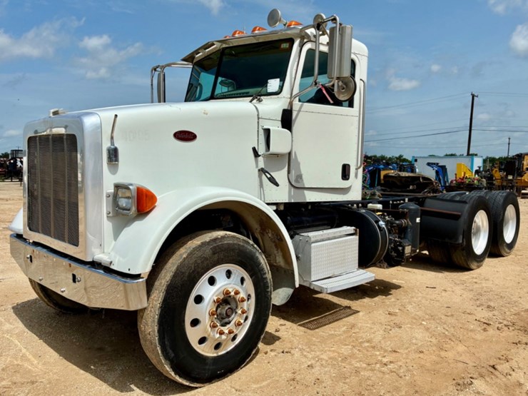 2016-peterbilt-365-image-1