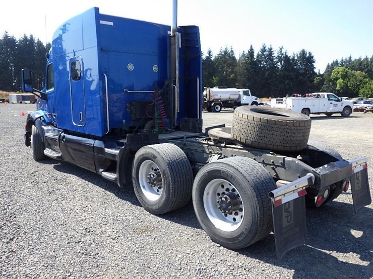 2015-peterbilt-325-image-3