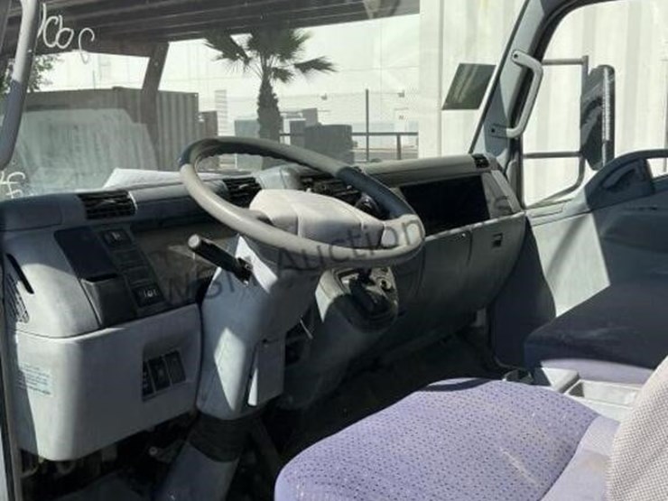 2006-mitsubishi-fuso-fe180-image-23