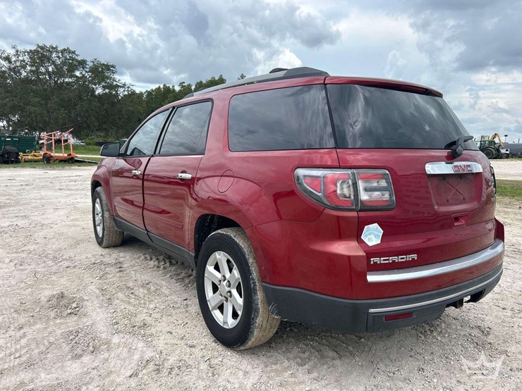 2013-gmc-acadia-image-4
