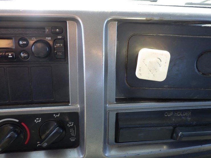 2013-hino-268-image-43