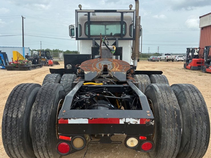 2016-peterbilt-367-image-5