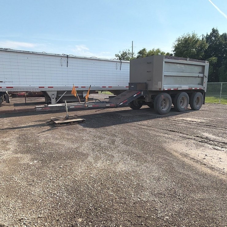 1998 Cornhusker Tri/A Pup Trailer