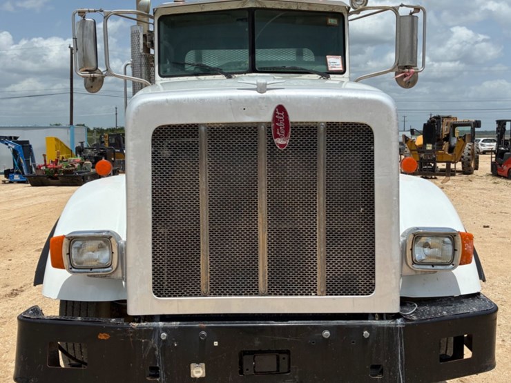 2016-peterbilt-367-image-2