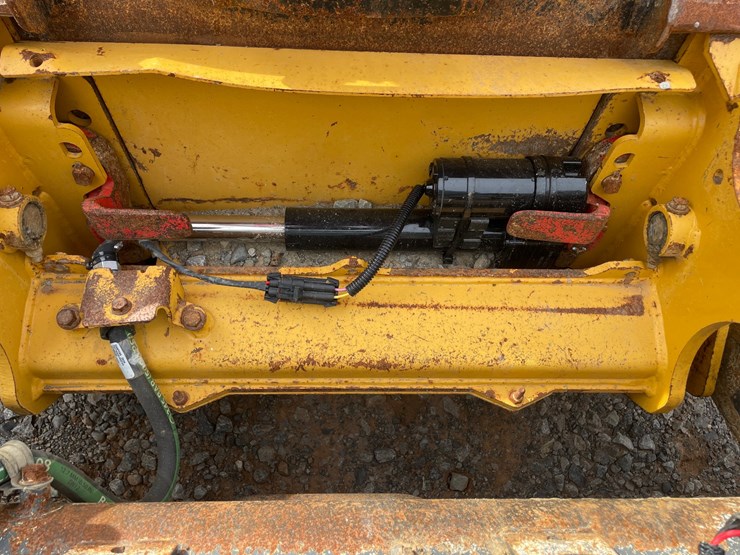 2019-deere-333g-image-16
