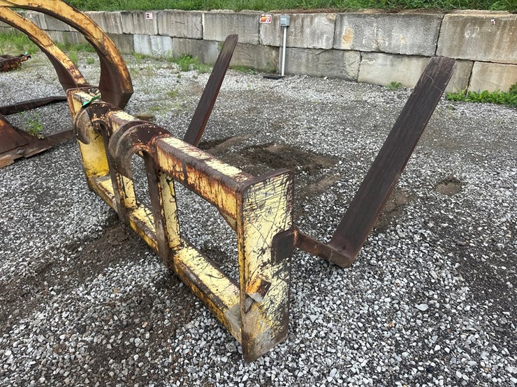 #4004-•-approx-56"-loader-forks-image-4